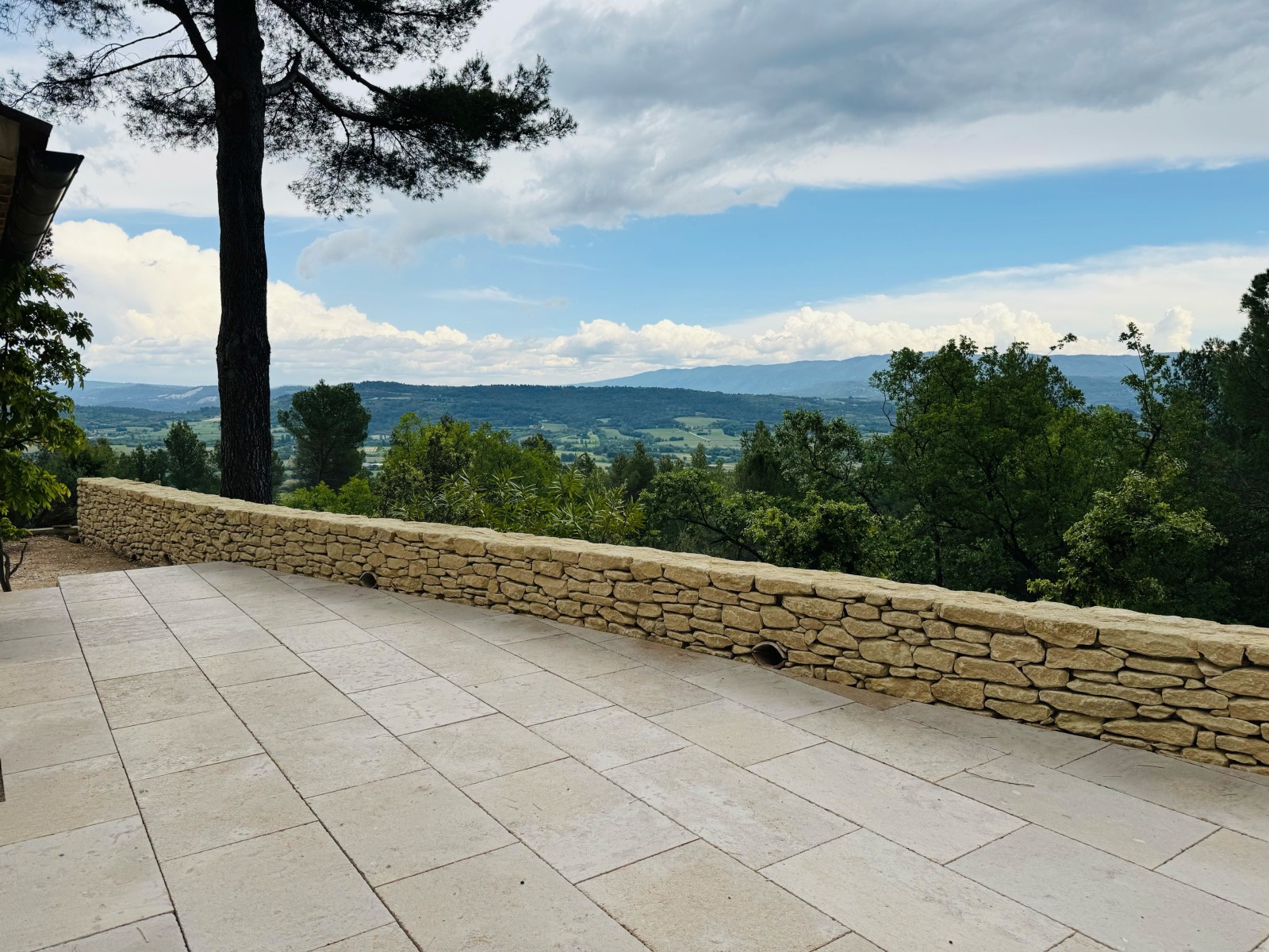 mur en pierres de Gordes