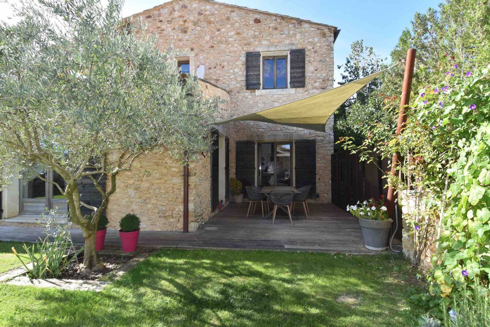 Construction d'une maison de hameau en pierre Rustrel