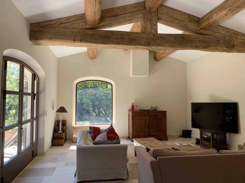 Construction d'une maison neuve typiquement provençale à Caseneuve