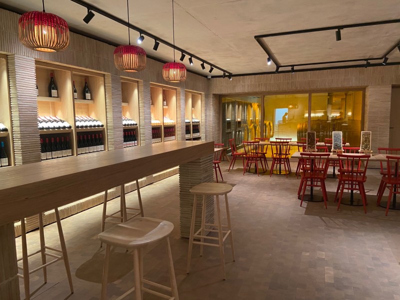 Réalisation d’une salle de vente et de dégustation de vin à Viens dans le Luberon au Chai du domaine des Davids